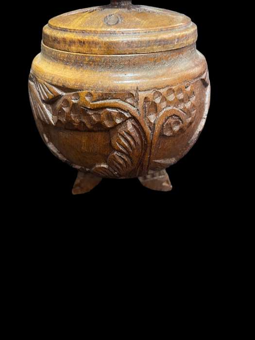 Jar lidded wood
