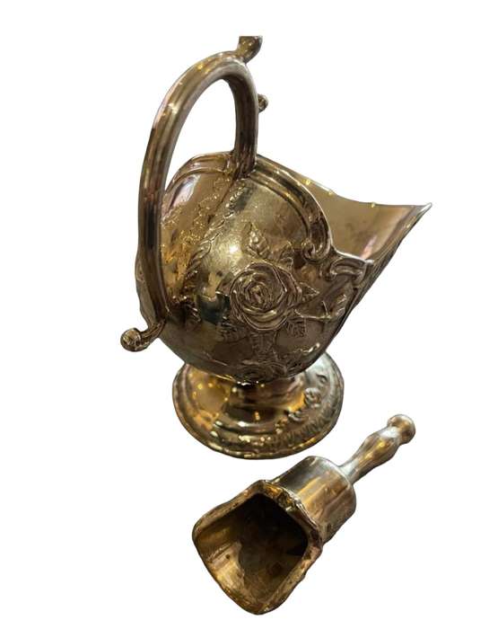 Sugar scuttle/ holder scoop