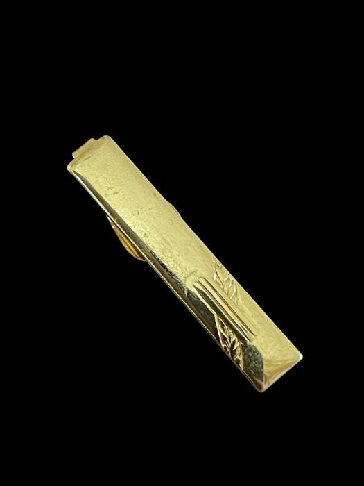 Tie pin