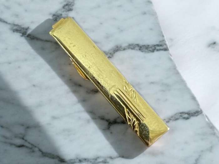 Tie pin