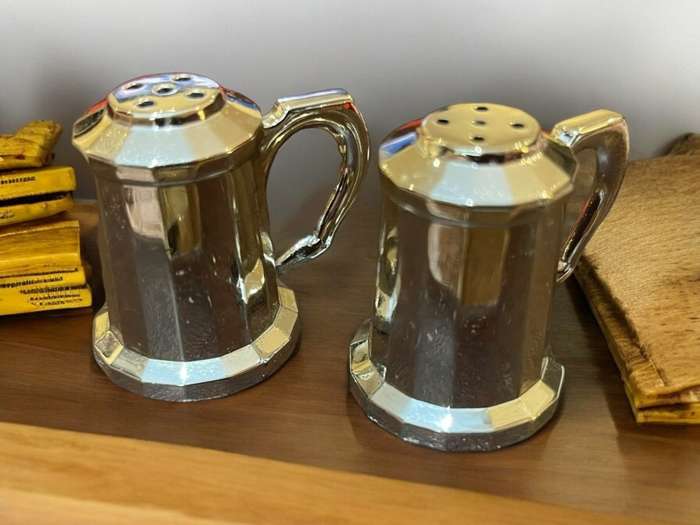 Salt pepper pots