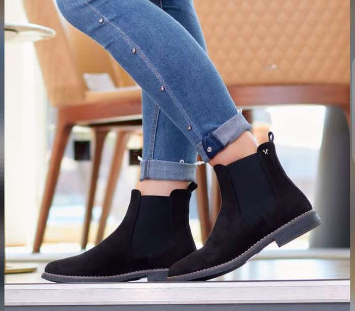 Suede Chelsea Ankle boots Black