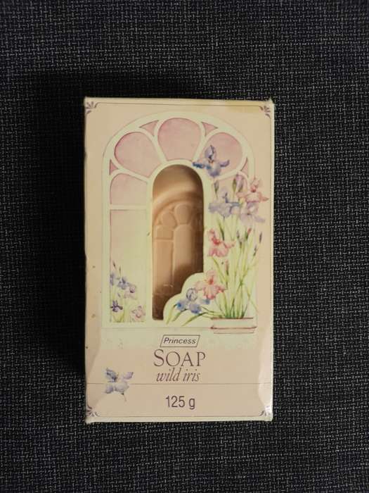 Collectors vintage Woolworths soap bar Wild Iris 125g