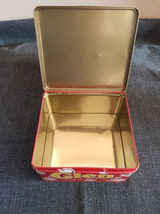 Collectible Glen tea tin square