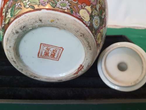 ANTIQUE JAPANESE A FARMERS SCENE HAND PAINTED GINGER JAR IN MINT CONDITION