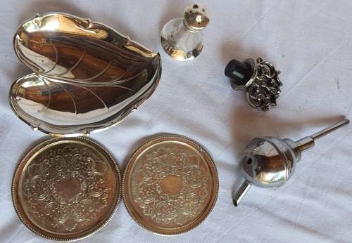 A VINTAGE JOBLOT KITCHENALIA ALL SILVER PLATED AND STAINLESS STEEL SOLD AS IS