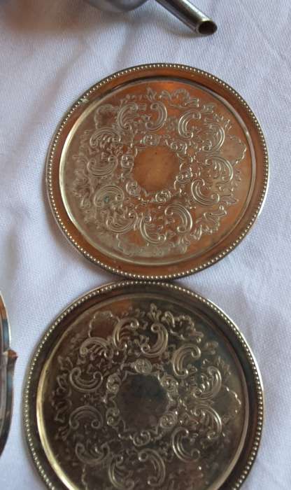 A VINTAGE JOBLOT KITCHENALIA ALL SILVER PLATED AND STAINLESS STEEL SOLD AS IS