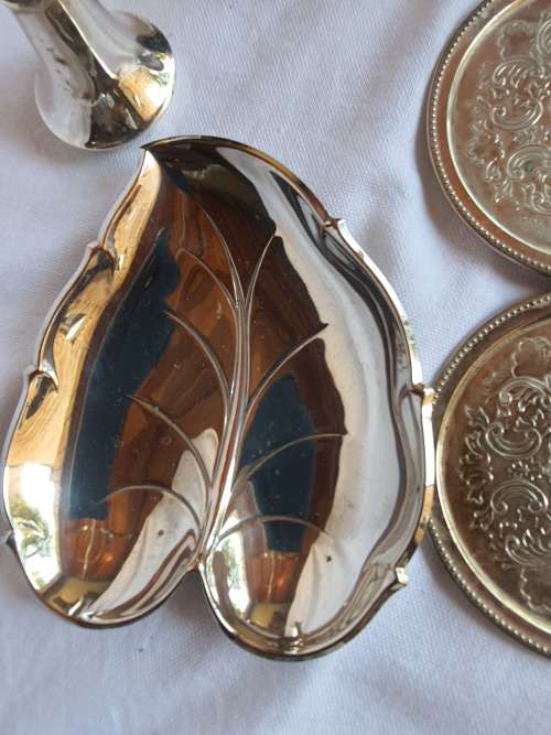 A VINTAGE JOBLOT KITCHENALIA ALL SILVER PLATED AND STAINLESS STEEL SOLD AS IS