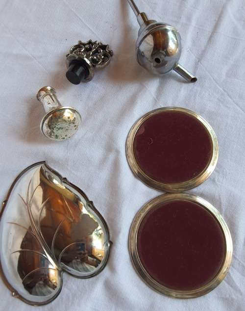 A VINTAGE JOBLOT KITCHENALIA ALL SILVER PLATED AND STAINLESS STEEL SOLD AS IS