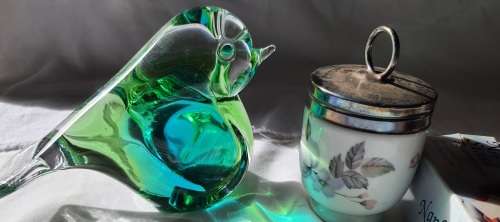 A VINTAGE JOBLOT MURANO PAPER WEIGHT AND OTHER KITCHENALIA SOLD AS IS