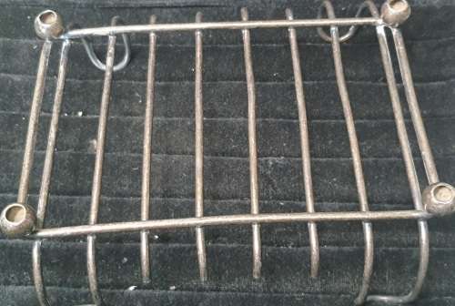 A COLLECTION OF 4 TOAST AND PLATE HOLDERS EPNS VINTAGE SOLD AS IS