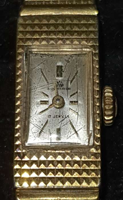 A JOBLOT VINTAGE WOMANS WATCHES SOLD AS IS NOT TESTED