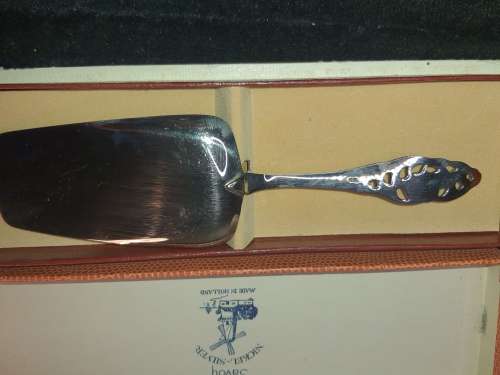 A RARE SILVER NICKLE PLATED CAKE CUTTER MADE IN HOLLAND SOLD AS IS