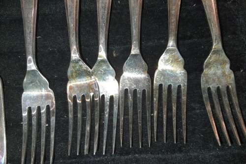 VINTAGE CUTLERY MADE IN SHEFFIELD ENGLAND SOLD AS IS