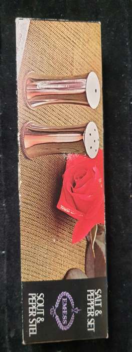 A VINTAGE SET OF SALT AND PEPPER SHAKERS IN ITS ORIGINAL PACKAGING SOLD AS IS