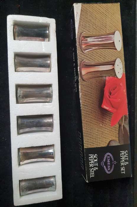 A VINTAGE SET OF SALT AND PEPPER SHAKERS IN ITS ORIGINAL PACKAGING SOLD AS IS