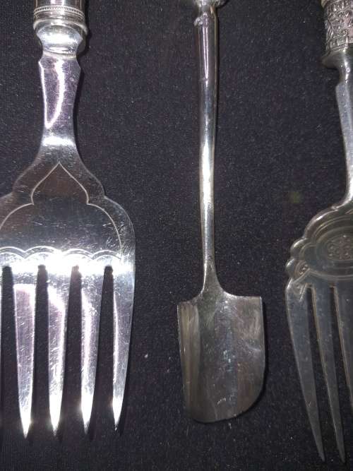 ANTIQUE BONE HANDLED CARVING KNIFE AND FORK SET WITH OTHER BONE HANDLED CUTLERY
