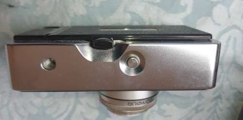 A VINTAGE COLLECTORS JOBLOT TWO CAMERAS AND A PEDICURE SET SOLD AS IS NOT TESTED