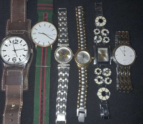 A VINTAGE JOBLOT QUARTZ WOMANS WATCHES