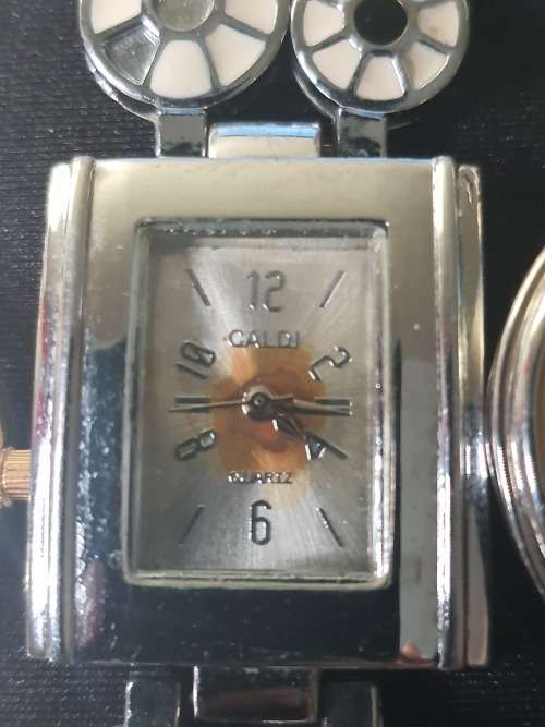 A VINTAGE JOBLOT QUARTZ WOMANS WATCHES