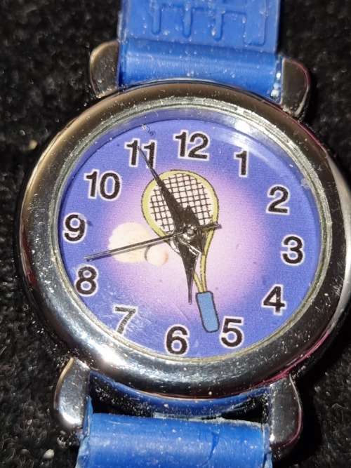 A COLLECTION OF TEEN FASHION WATCHES SOLD AS IS NOT TESTED