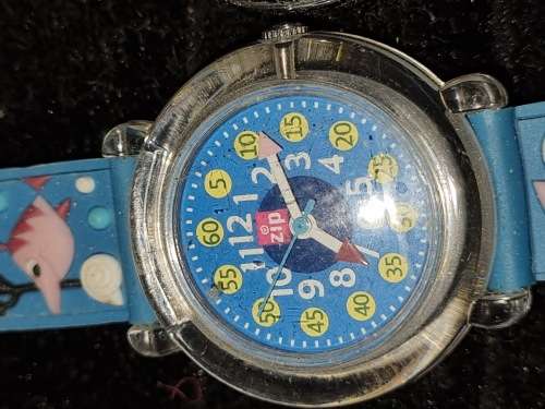 A COLLECTION OF TEEN FASHION WATCHES SOLD AS IS NOT TESTED