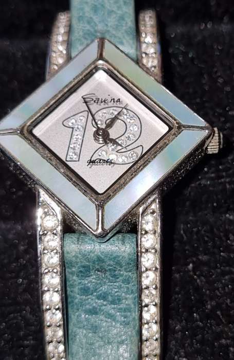 A COLLECTION OF TEEN FASHION WATCHES SOLD AS IS NOT TESTED