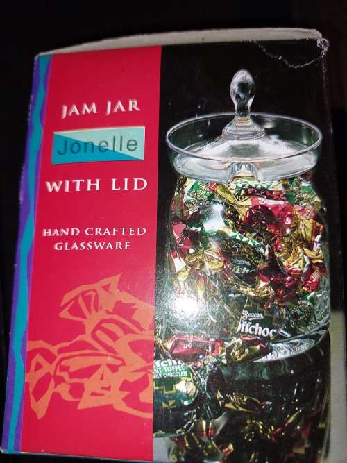 A men`s gift set and a jam jar in good condition sold as is
