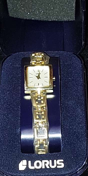 A VINTAGE LORUS GOLD PLATED WOMANS WATCH