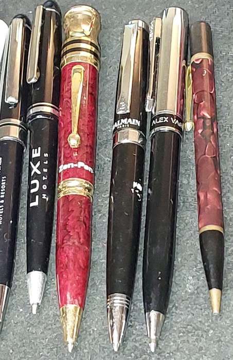 A VINTAGE COLLECTION OF EXECUTIVE PENS AND CROSS INK SOLD AS IS NOT TESTED