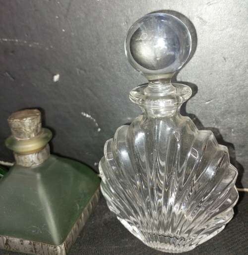 A COLLECTION OF ANTIQUE GREEN COBALT COLOURED AND CLEAR CRYSTAL AND GLASS PERFUME CONTAINERS