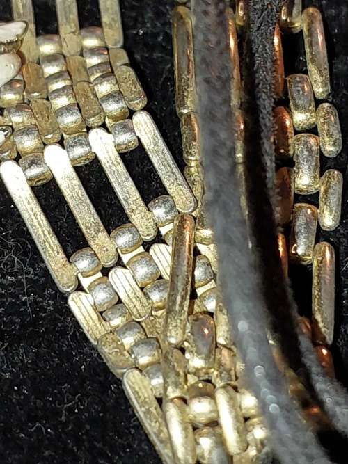 A VINTAGE JOB LOT COSTUME NECKLACES SOLD AS IS