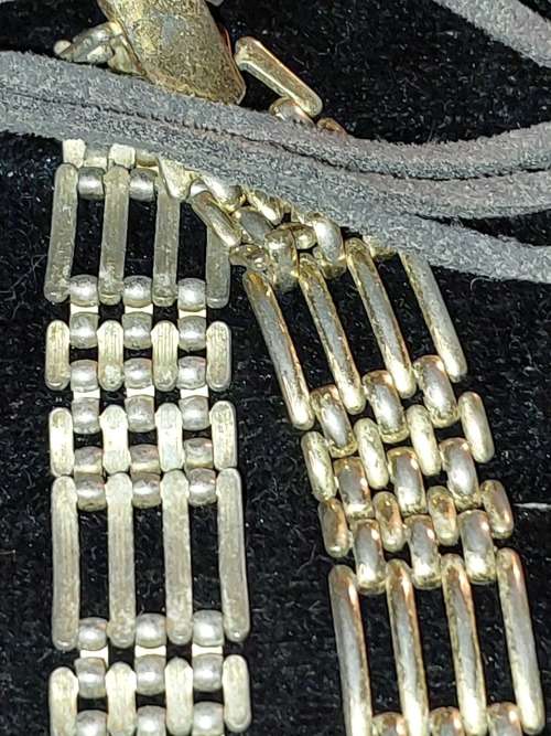 A VINTAGE JOB LOT COSTUME NECKLACES SOLD AS IS