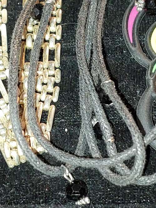 A VINTAGE JOB LOT COSTUME NECKLACES SOLD AS IS