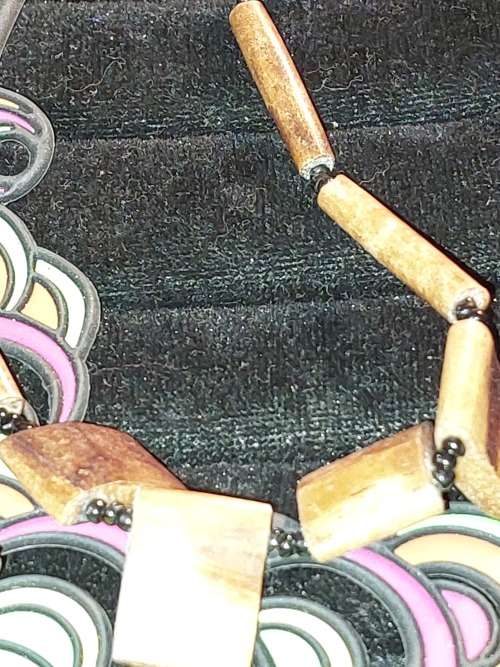 A VINTAGE JOB LOT COSTUME NECKLACES SOLD AS IS