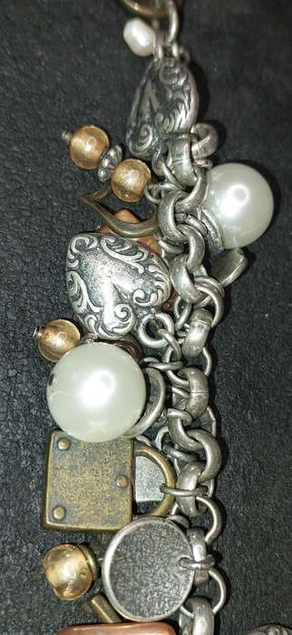 A COLLECTION OF FASHION-DESIGNED QUALITY COSTUME NECKLACES SOLD AS IS