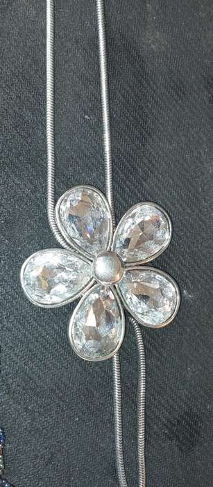 A COLLECTION OF FASHION-DESIGNED QUALITY COSTUME NECKLACES SOLD AS IS