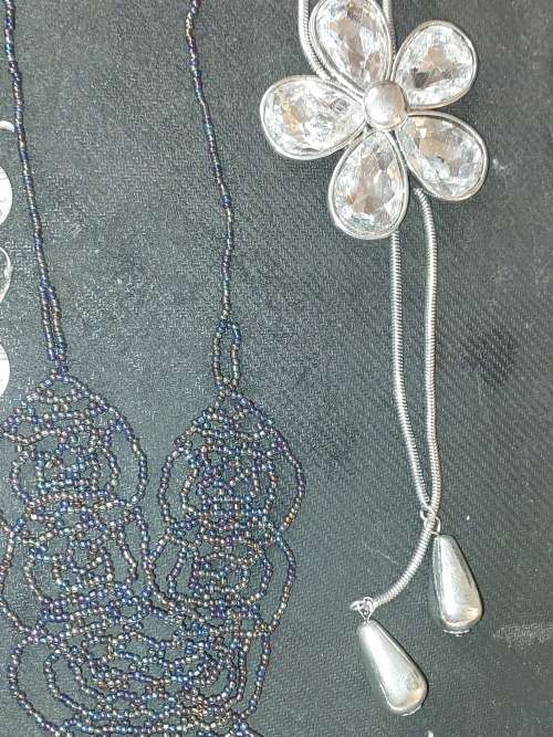 A COLLECTION OF FASHION-DESIGNED QUALITY COSTUME NECKLACES SOLD AS IS