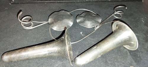 A VINTAGE COLLECTION KITCHENALIA SOLD AS IS