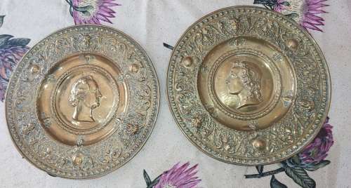 A PAIR OF VINTAGE BRASS WALL PLAQUES SOLD AS IS