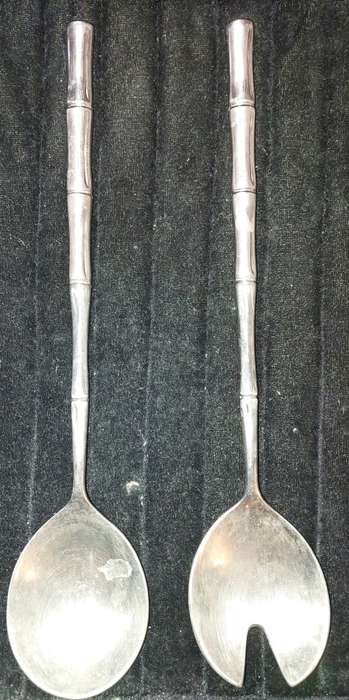 A SET BAMBOO STYLE STAINLESS STEEL SALAD LADELS
