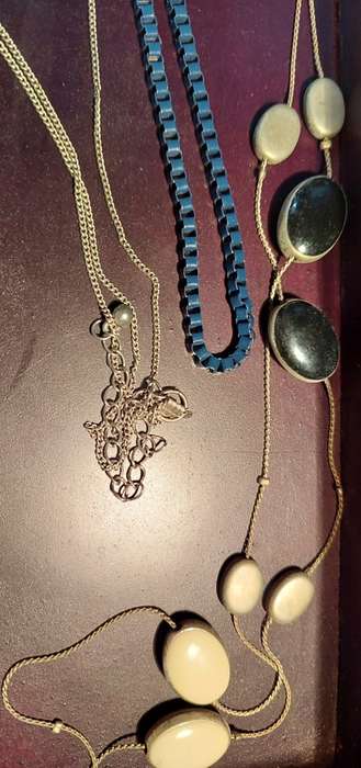 A DESIGNER COLLECTION COSTUME NECKLACES SOLD AS IS