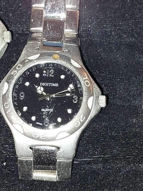 A VINTAGE COLLECTION MENS WATCHES SOLD AS IS NOT TESTED