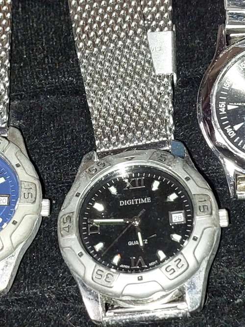 A VINTAGE COLLECTION MENS WATCHES SOLD AS IS NOT TESTED