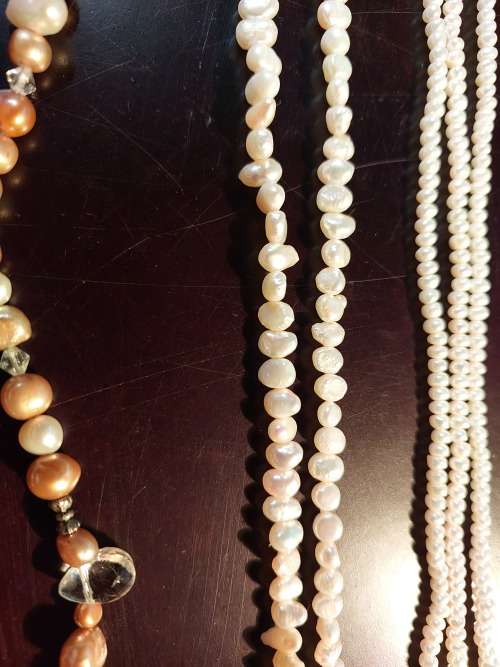 A COLLECTION OF PEARL NECKLACES IN PERFECT CONDITION SOLD AS IS