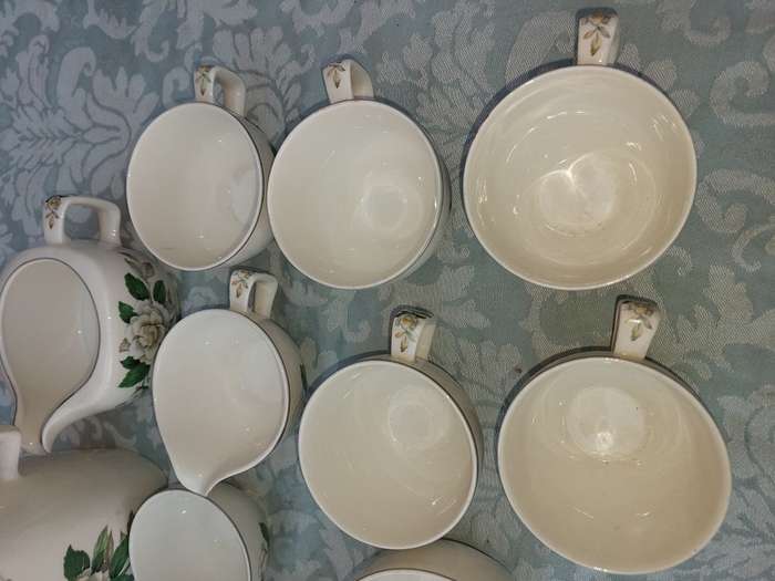 A VINTAGE STYLECRAFT BY MIDWINTER STAFFORDSHIRE MADE IN ENGLAND CERAMIC PORCELAIN TEA SET SOLD AS IS