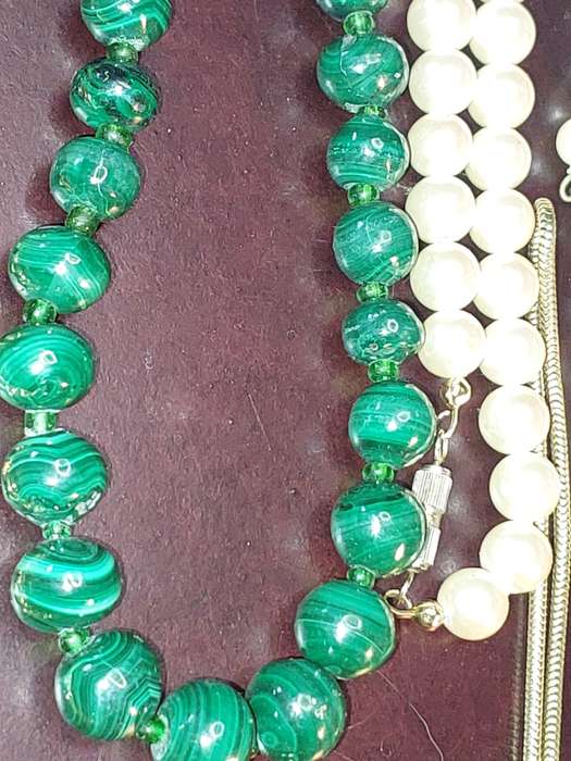 A DISCERNING LADY`S VINTAGE COLLECTION OF COSTUME NECKLACES SOLD AS IS