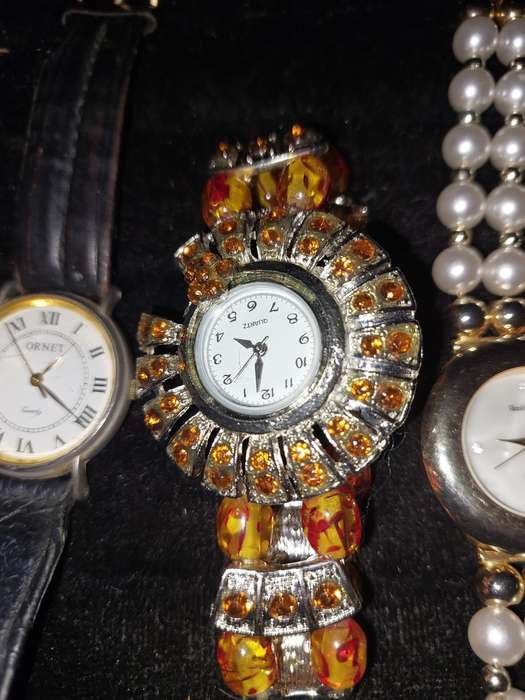 A COLLECTION OF LADY`S DRESS WATCHES