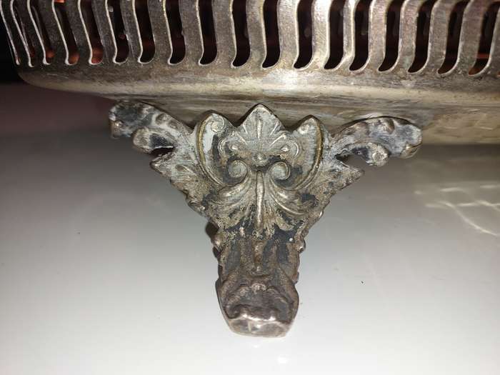 AN ORNATE ART DECOR RECTANGULAR VICTORIAN FISH SERVING PLATER