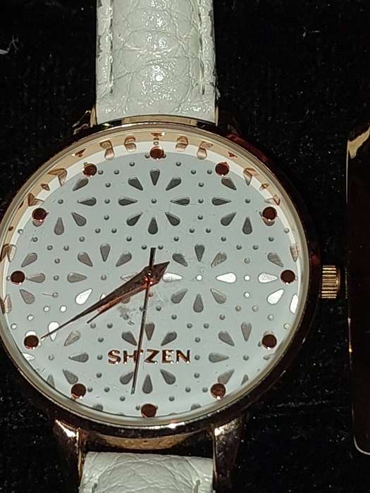 A COLLECTION OF QUARTZ WATCHES FOR THE LADIES